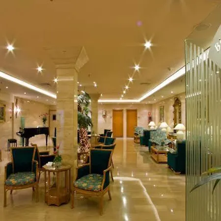 Lleo Ξενοδοχείο