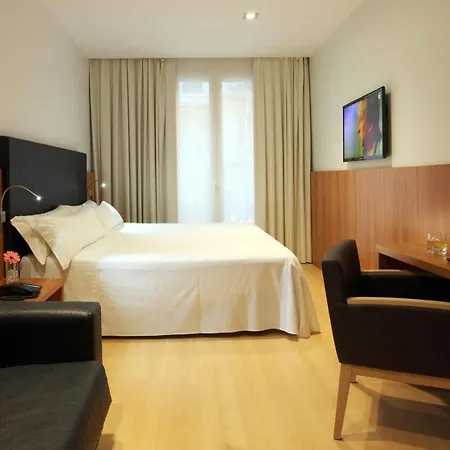 Lleo Hotel 3*