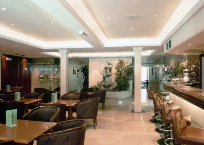 Lleo Hotel 3*
