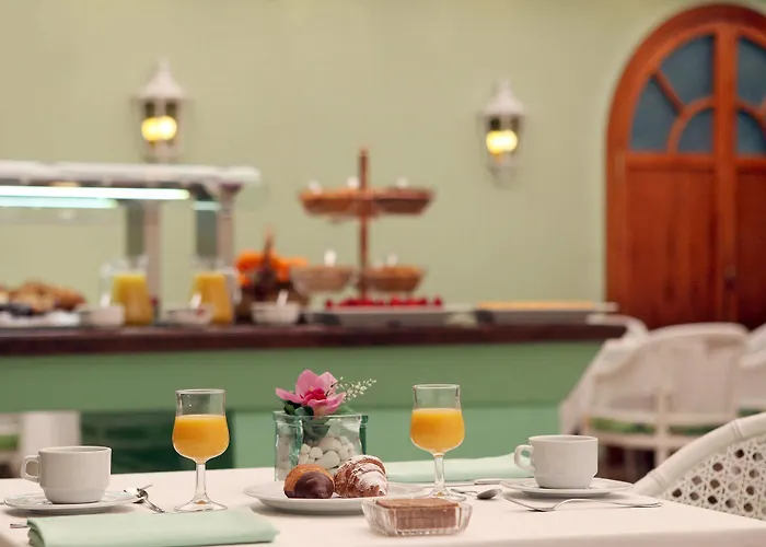Lleo Hotel 3*