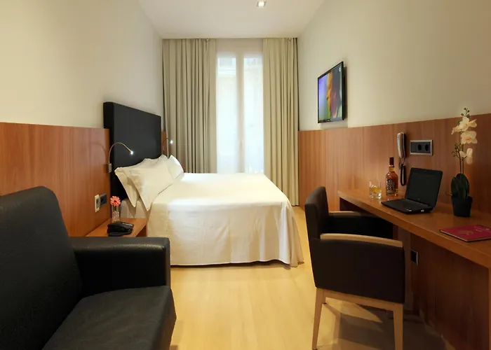 Lleo Hotel 3*