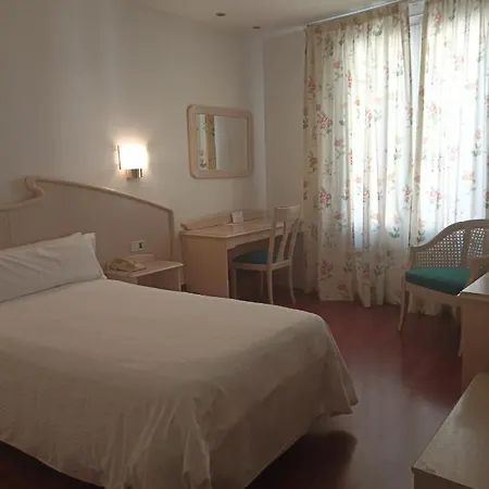 Lleo Hotel