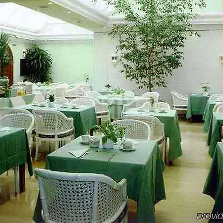 Lleo Hotel