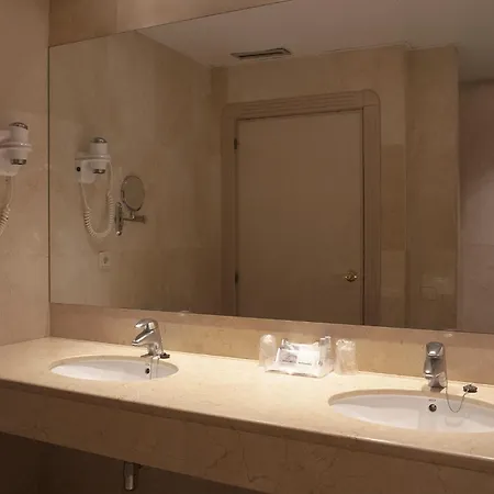 Lleó Hotel 3*