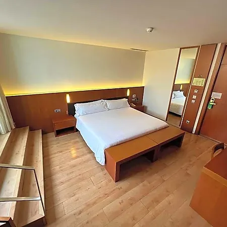 Lleo Hotel