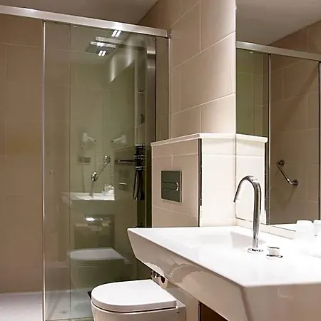 Lleo Hotel 3*
