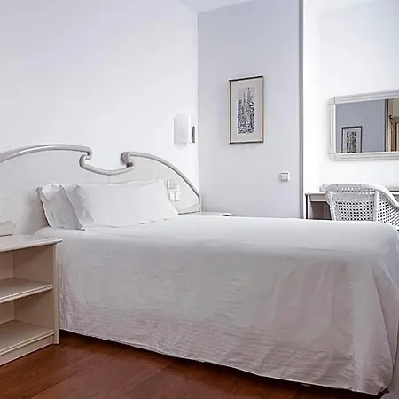 Lleo Hotel