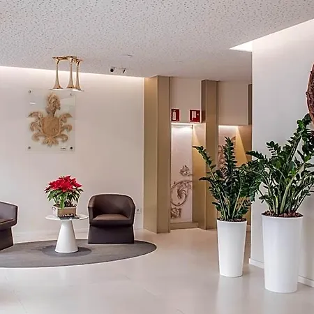 Lleo Hotel 3*