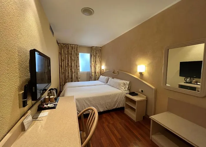 Lleo Hotel 3*