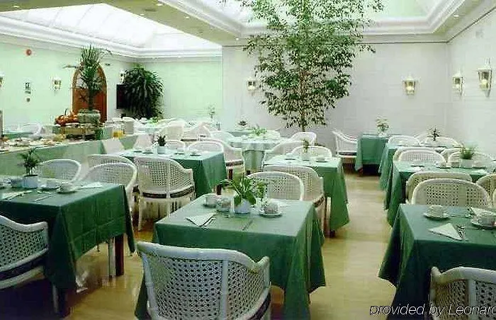 Lleo Hotel