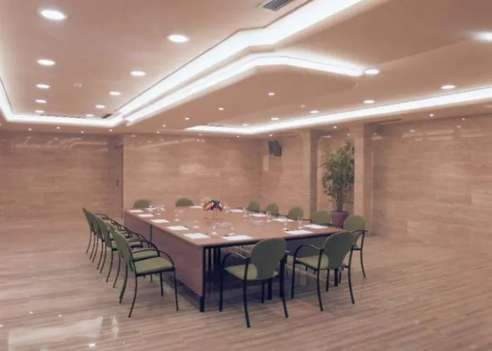 Lleo Hotel