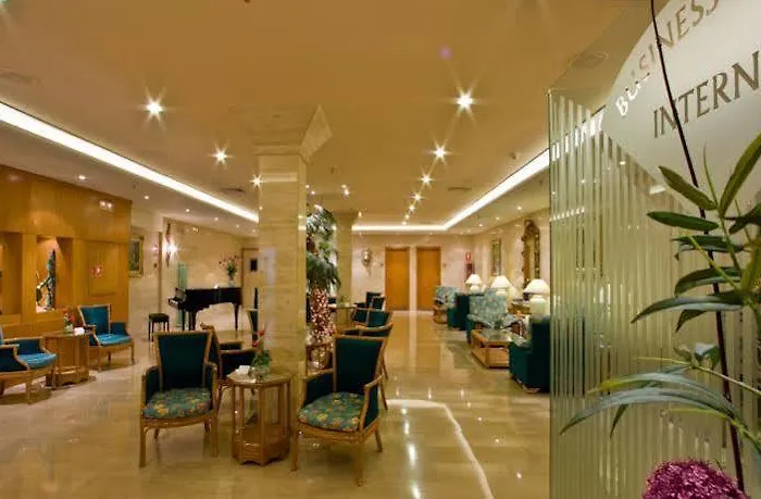 Lleo Hotel