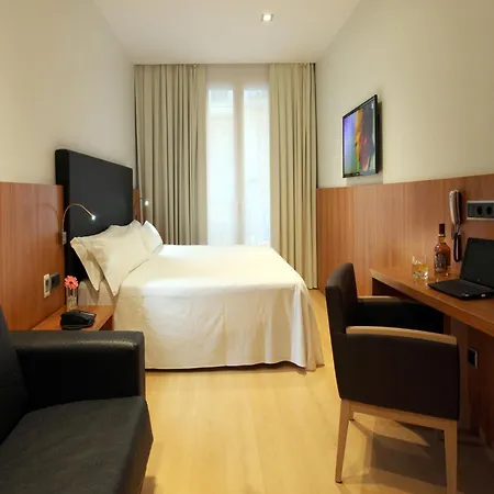Lleo Hotell 3*